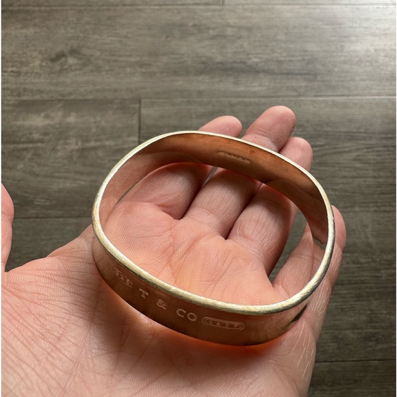 ONE DAY SALE✨

FINAL SALE♥️TIFFANY & CO. 925 vintage bangle bracelet ✨ - Picture 9 of 16